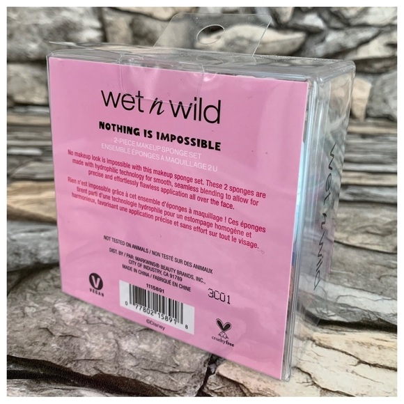 New Alice in Wonderland x Wet n Wild Cheshire Cat Blending Sponge Disney Set NIP - Picture 2 of 2